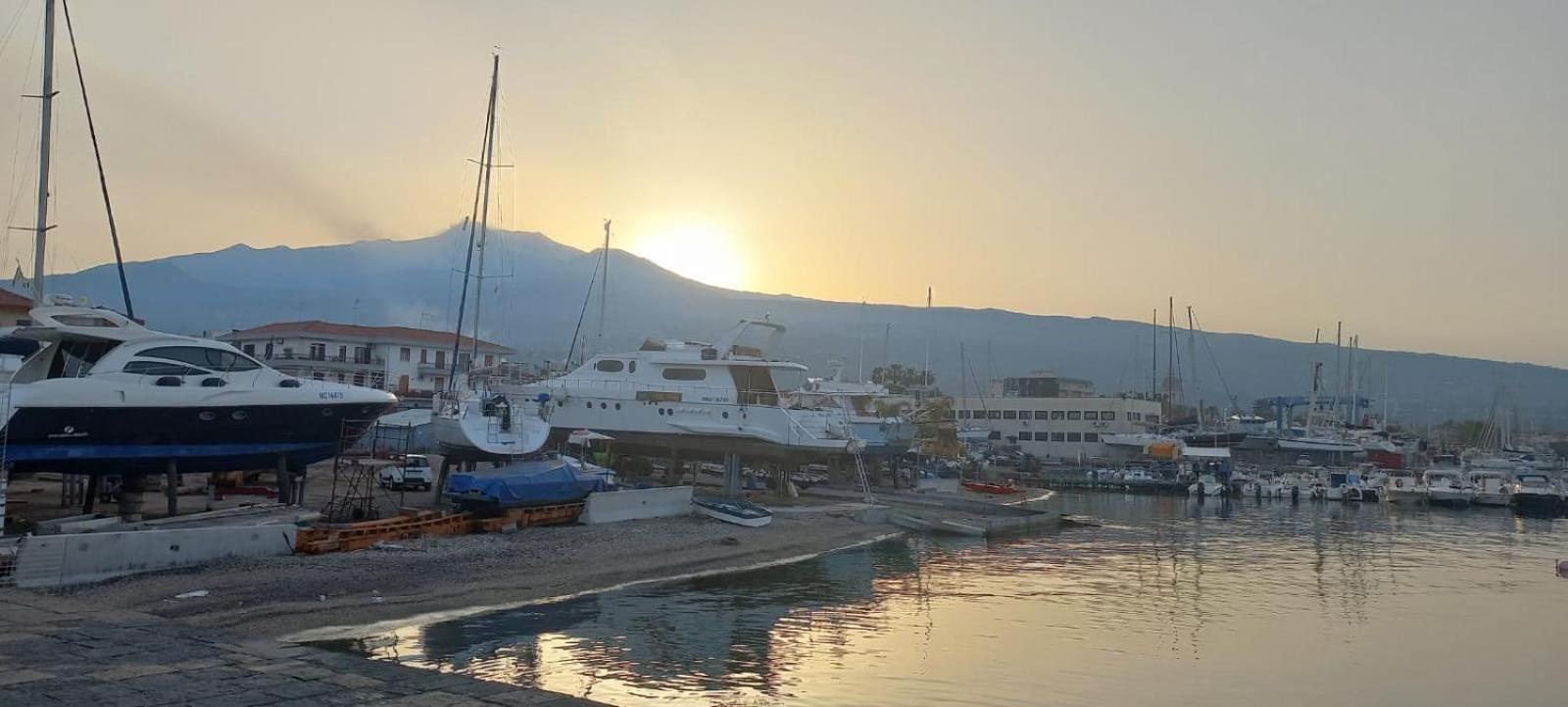 리포스토 Alba Marina E Tramonti Etnei 아파트 외부 사진